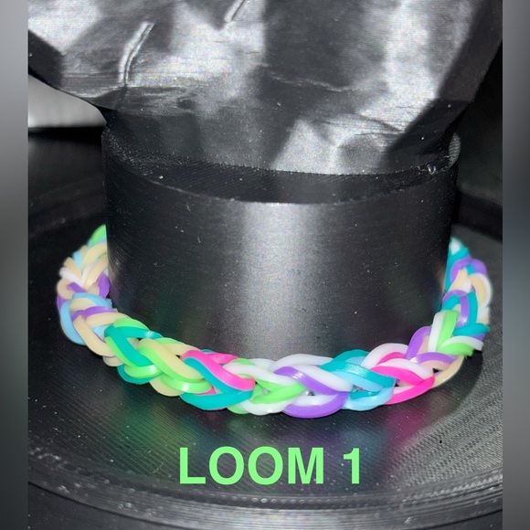 RHYAN’S RAINBOW LOOM JEWELRY CORNER Bracelets and Rings for ages 8 & above - Picture 4 of 7